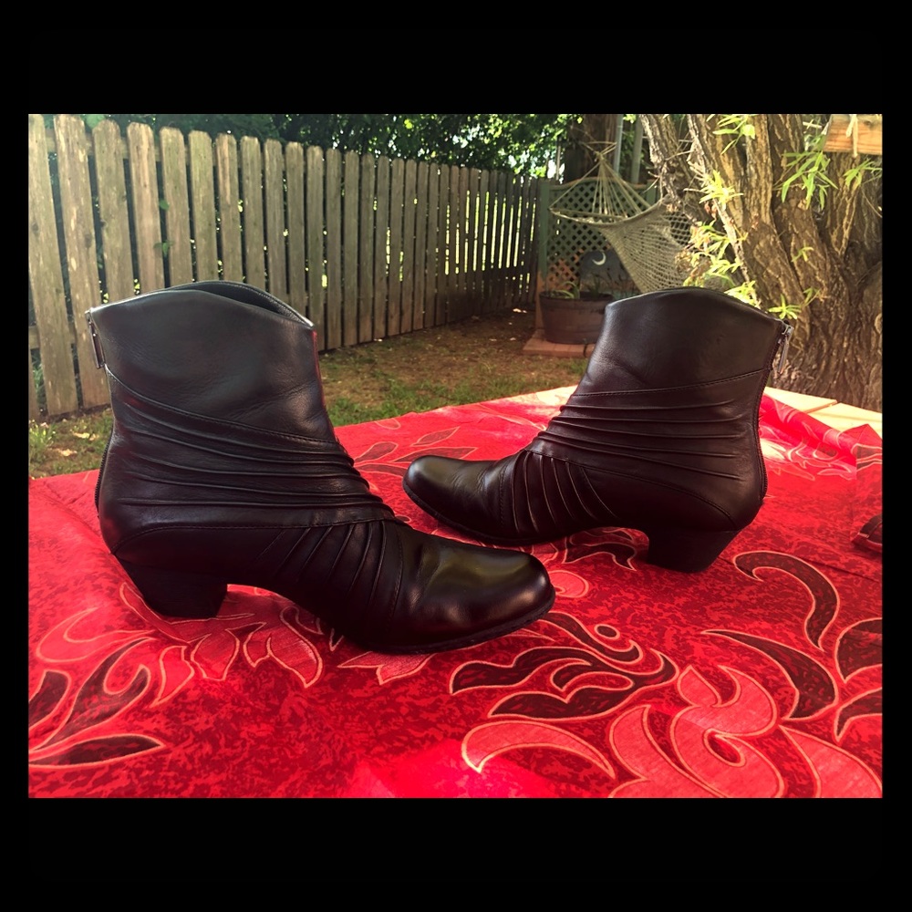 Rockport Brynn Ruched Boot Size 9.5 Wide